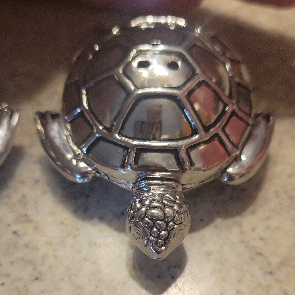 Turtle Salt and Pepper Shakers New - Picture 6 of 7
